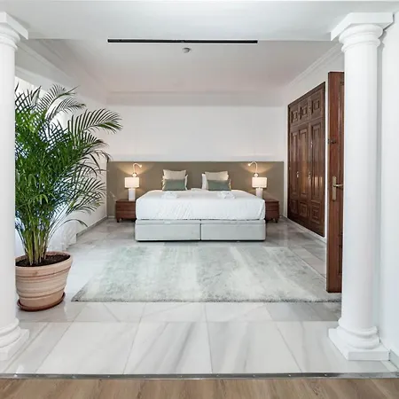Seaside Paradise With A Private Pool And Walking Distance To The מארבלה