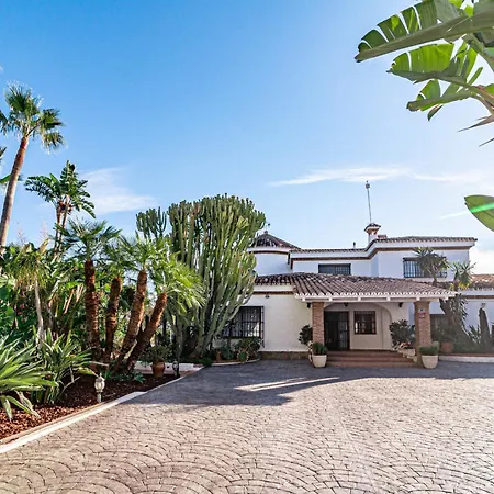 Seaside Paradise With A Private Pool And Walking Distance To The מארבלה
