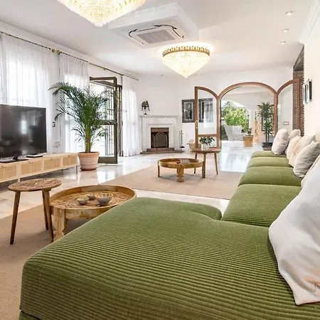 Seaside Paradise With A Private Pool And Walking Distance To The Willa Marbella