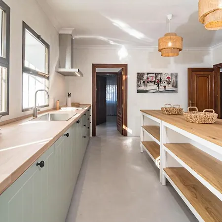 Seaside Paradise With A Private Pool And Walking Distance To The Villa *