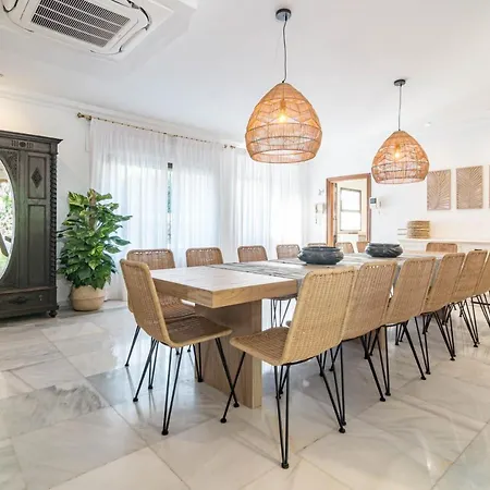 Seaside Paradise With A Private Pool And Walking Distance To The Villa *