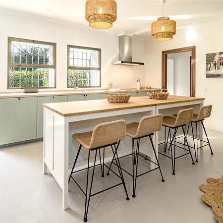 Seaside Paradise With A Private Pool And Walking Distance To The Willa *