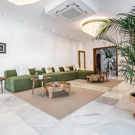 Seaside Paradise With A Private Pool And Walking Distance To The Villa *