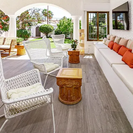 Seaside Paradise With A Private Pool And Walking Distance To The Villa