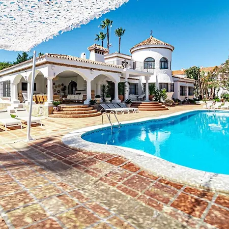 Seaside Paradise With A Private Pool And Walking Distance To The Willa