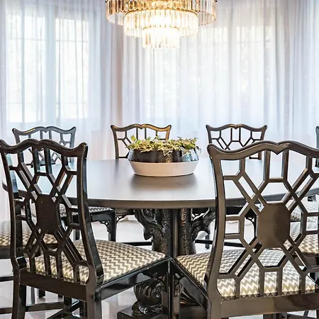 Seaside Paradise With A Private Pool And Walking Distance To The Willa