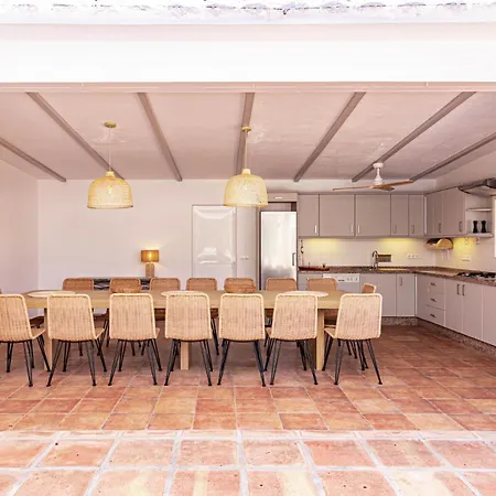 Seaside Paradise With A Private Pool And Walking Distance To The Willa