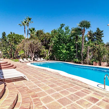 Seaside Paradise With A Private Pool And Walking Distance To The