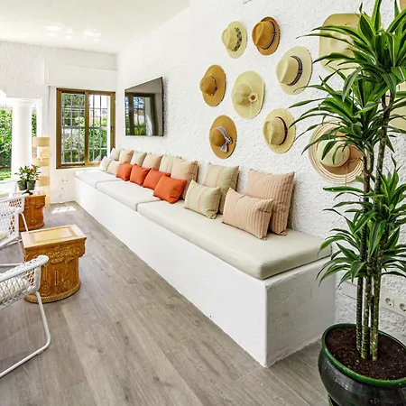 Seaside Paradise With A Private Pool And Walking Distance To The Marbella